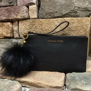 🔥Michael Kors Jet Set wristlet (wallet only)